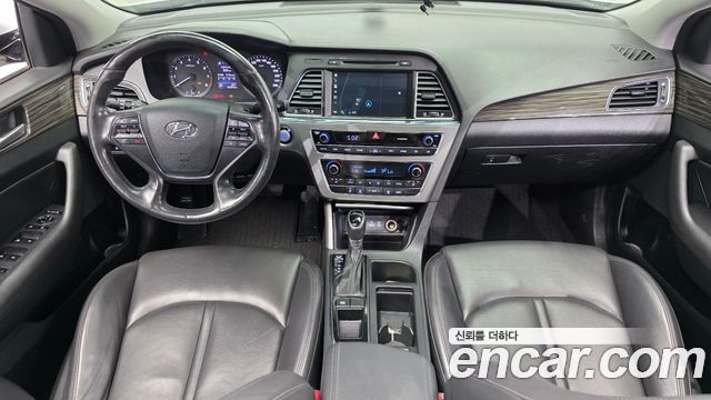 Hyundai Sonata — interior