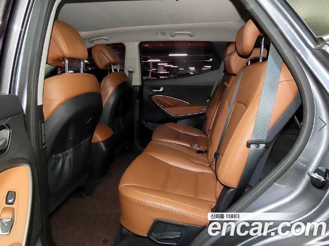Hyundai Santa Fe — interior