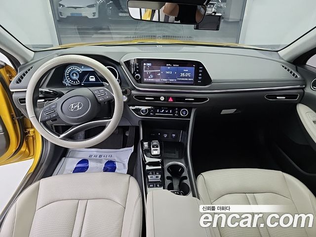 Hyundai Sonata — interior