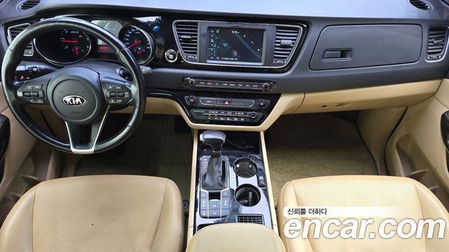 Kia Carnival — interior