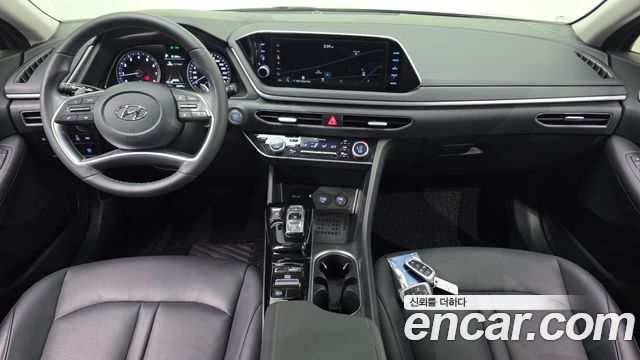 Hyundai Sonata — interior