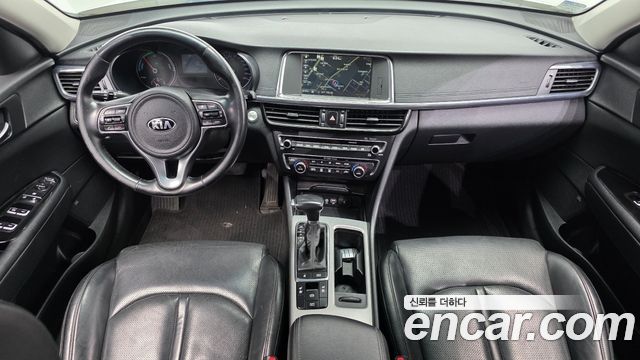 Kia K5 — interior