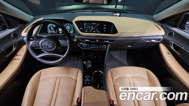 Hyundai Sonata — interior