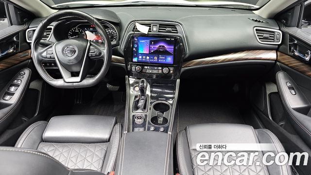 Nissan Maxima — interior