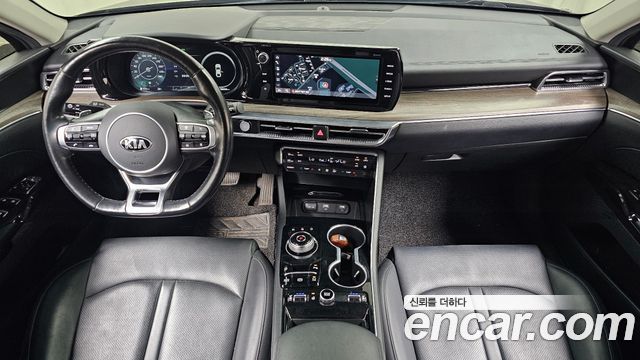 Kia K5 — interior