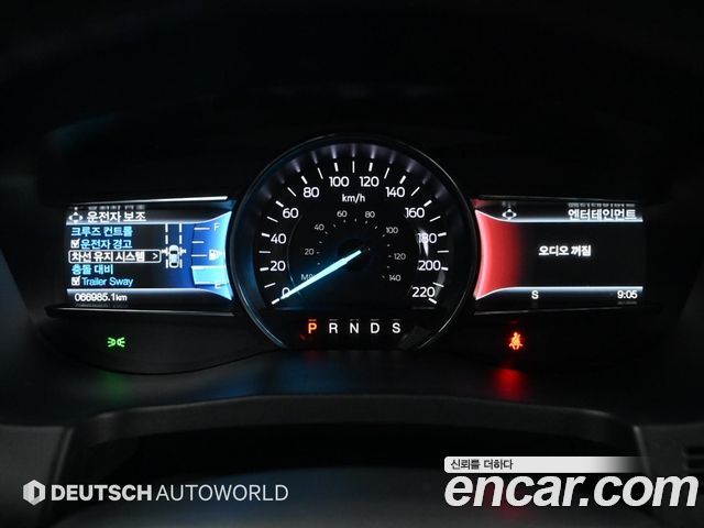 Ford Explorer — interior