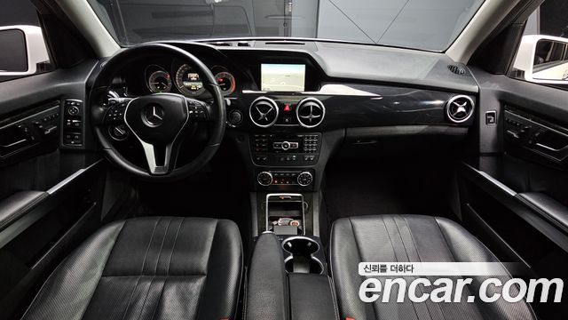 Mercedes-Benz GLK-Class — interior