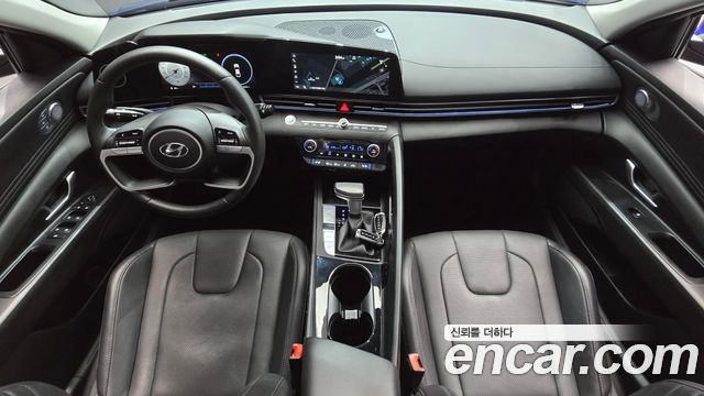 Hyundai Avante — interior