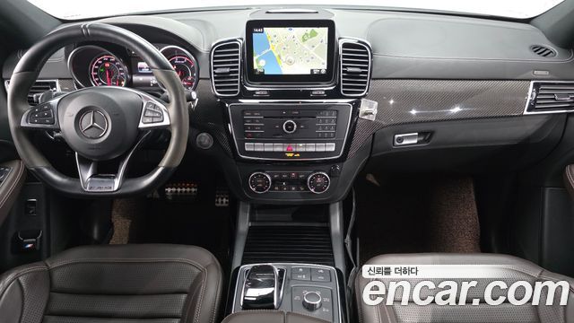 Mercedes-Benz GLE-Class — interior