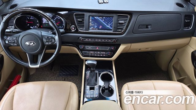 Kia Carnival — interior