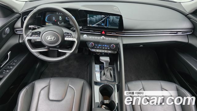 Hyundai Avante — interior