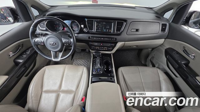 Kia Carnival — interior