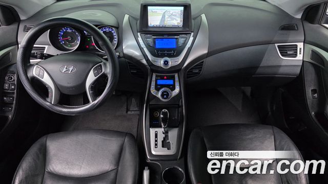 Hyundai Avante — interior