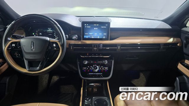 Lincoln Corsair — interior