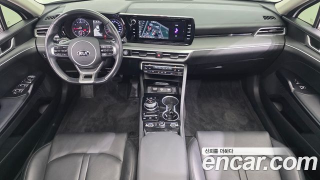 Kia K5 — interior