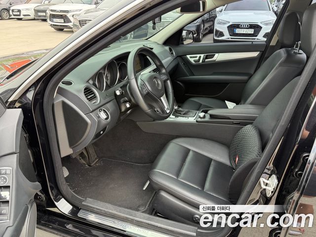 Mercedes-Benz C-Class — interior