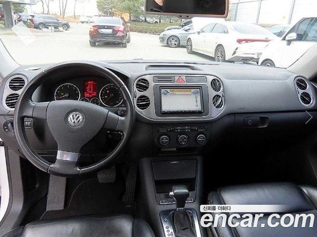 Volkswagen Tiguan — interior