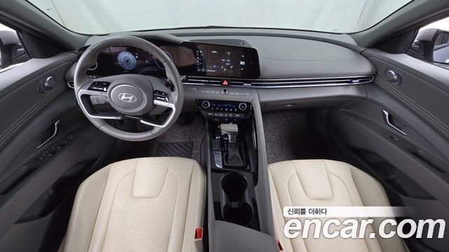 Hyundai Avante — interior