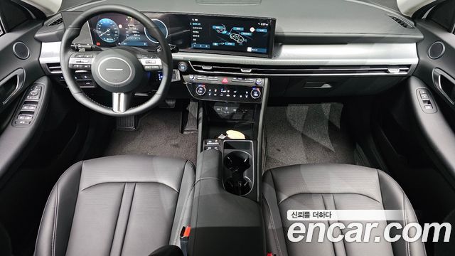 Hyundai Sonata — interior