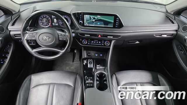 Hyundai Sonata — interior