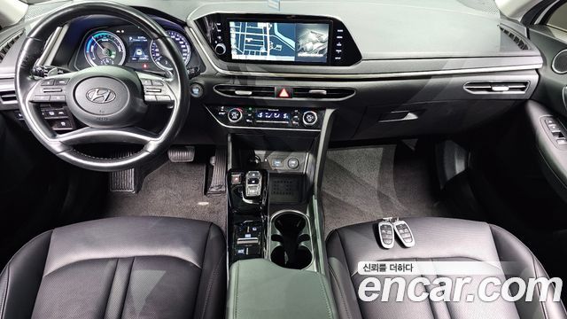 Hyundai Sonata — interior