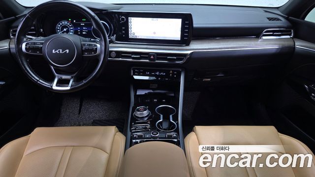 Kia K5 — interior