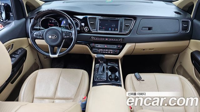 Kia Carnival — interior