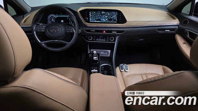 Hyundai Sonata — interior