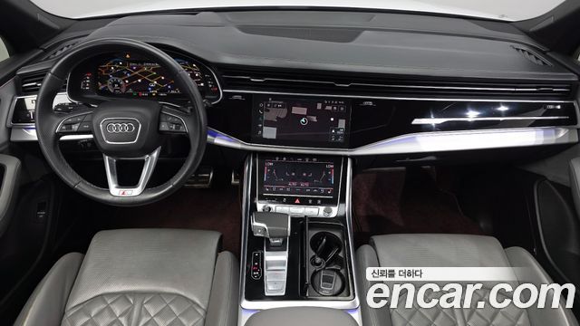 Audi Q7 — interior