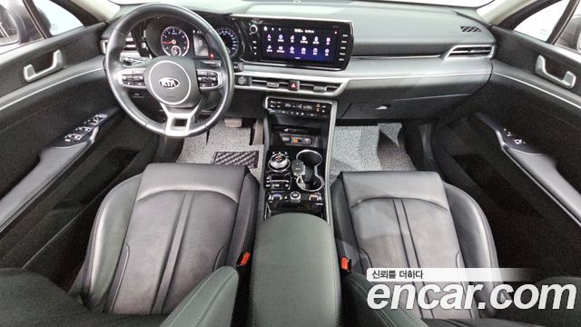 Kia K5 — interior