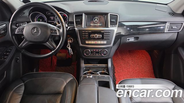 Mercedes-Benz M-Class — interior