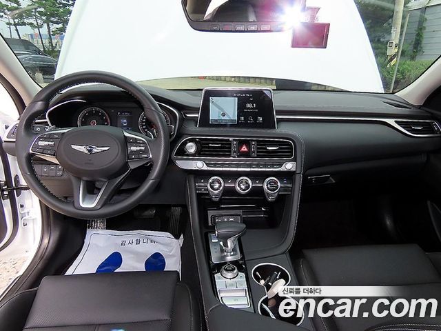 Genesis G70 — interior