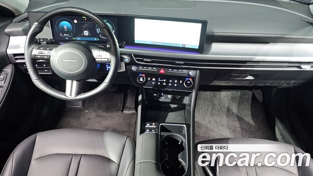 Hyundai Sonata — interior