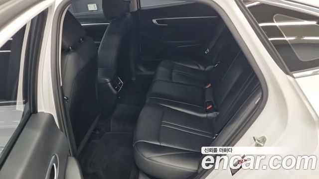 Hyundai Sonata — interior