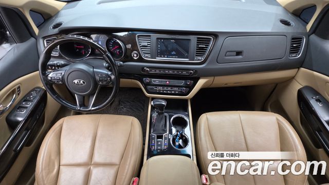 Kia Carnival — interior