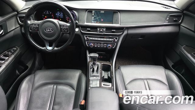 Kia K5 — interior