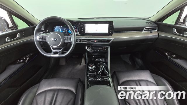 Kia K5 — interior