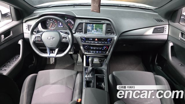 Hyundai Sonata — interior