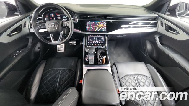 Audi Q8 — interior
