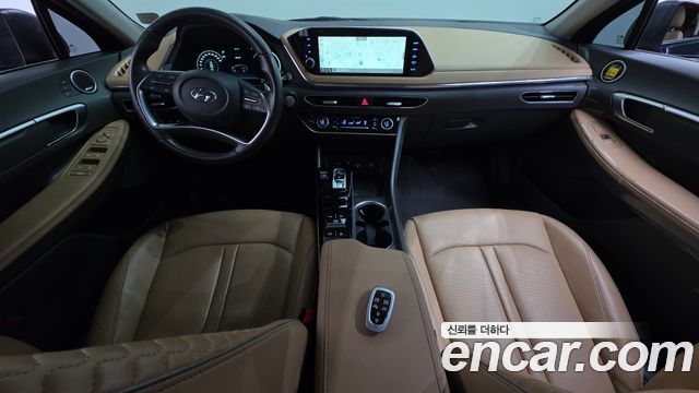 Hyundai Sonata — interior