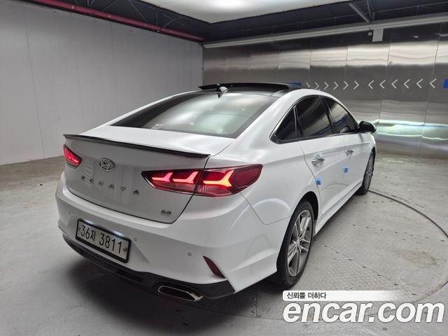 Hyundai Sonata — interior