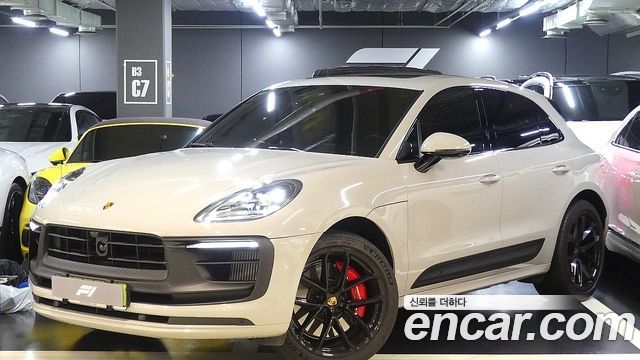 Porsche Macan — exterior