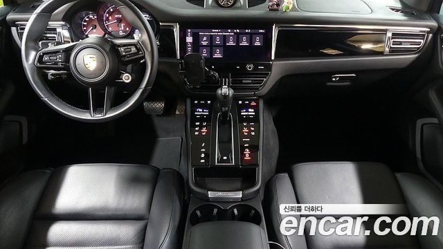 Porsche Macan — interior