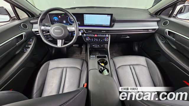 Hyundai Sonata — interior