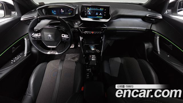 Peugeot 2008 — interior