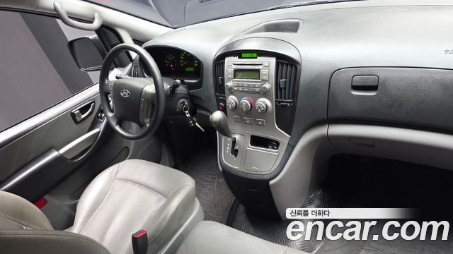 Hyundai Starex — interior