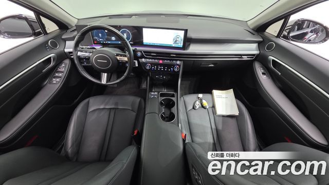 Hyundai Sonata — interior