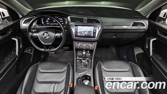 Volkswagen Tiguan — interior
