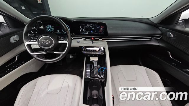 Hyundai Avante — interior