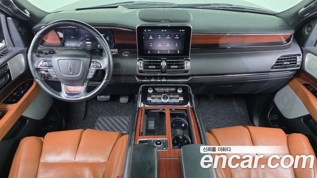 Lincoln Navigator — interior